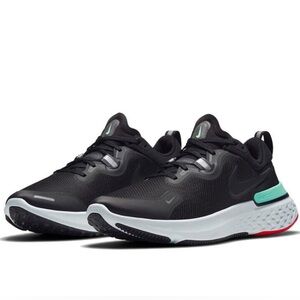 NWOT. Nike React Miler Black Green Glow Running Shoes Size 7.5